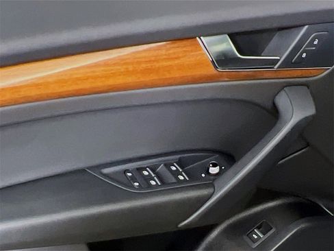 Used 2024 Audi Q5 2.0T Premium image 18