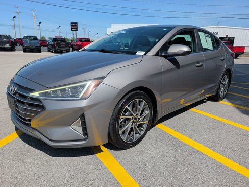 Used 2020 Hyundai Elantra Limited w/ Cargo Package (C1) FWD image 3