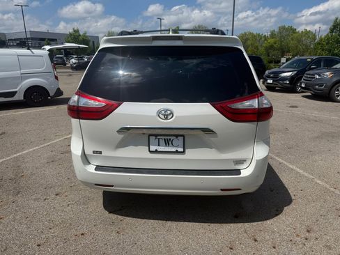 Used 2019 Toyota Sienna Limited Premium AWD/4WD image 5
