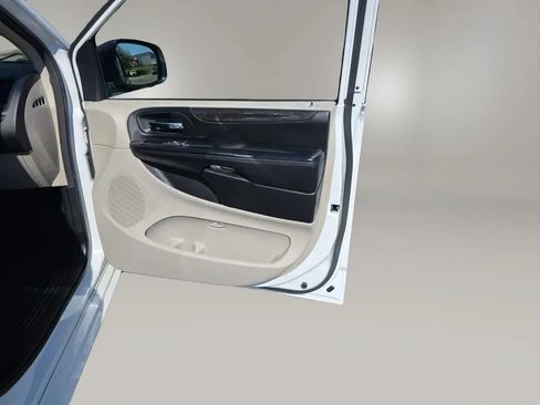 Used 2016 Dodge Grand Caravan SE w/ Quick Order Package 29E SE FWD image 40