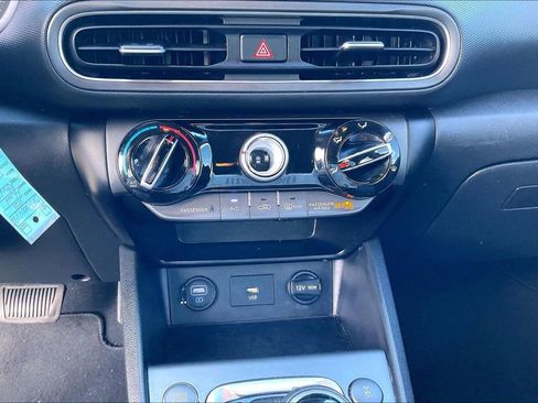 Used 2022 Hyundai Kona SE image 34