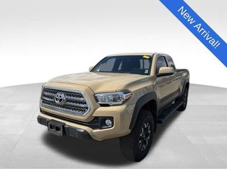 Used 2017 Toyota Tacoma TRD Off-Road w/ Premium & Technology Package AWD/4WD video 2