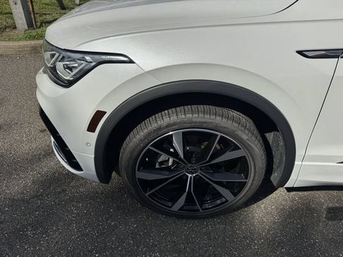 Used 2024 Volkswagen Tiguan SEL R-Line AWD/4WD image 10