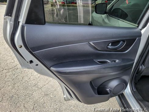 Used 2020 Nissan Rogue S FWD image 25