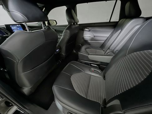 Used 2022 Toyota Highlander XSE image 29