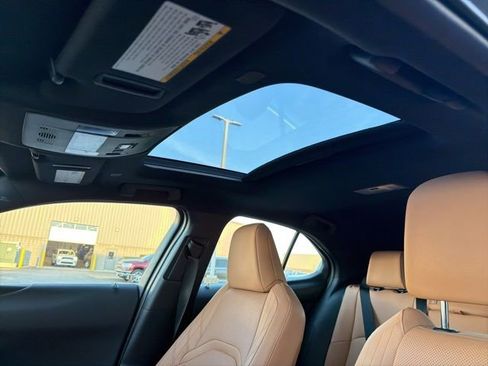 Used 2023 Lexus UX 250h AWD w/ Premium Package image 17