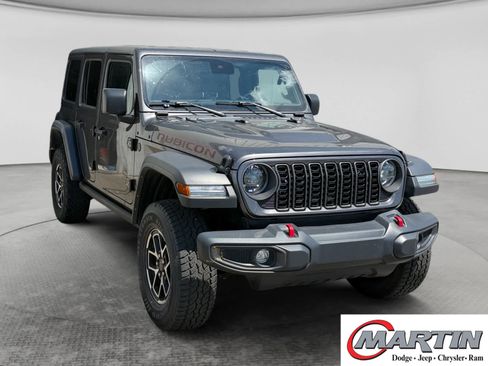 Used 2024 Jeep Wrangler Unlimited Rubicon AWD/4WD image 3