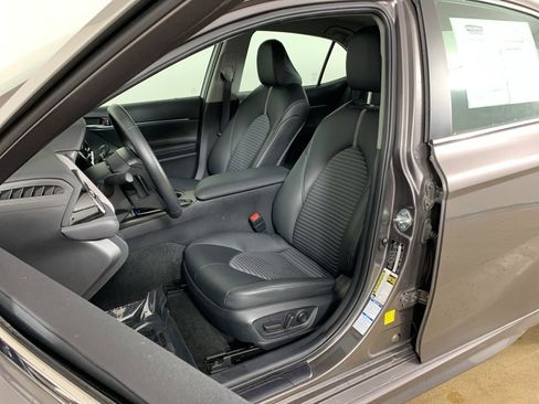 Used 2024 Toyota Camry SE w/ Convenience Package image 27