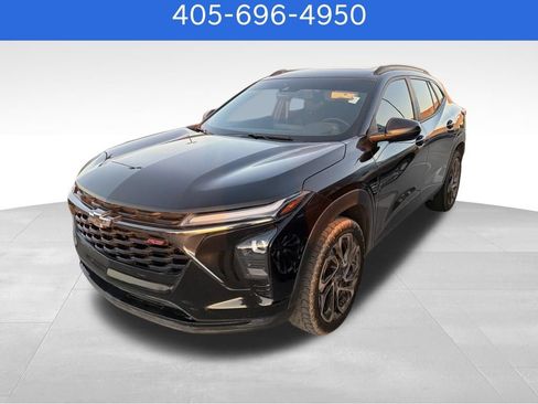 Used 2024 Chevrolet Trax RS w/ Sunroof Package FWD image 1