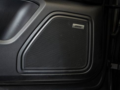 Certified 2018 Porsche Macan image 28