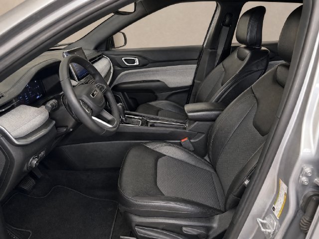 Used 2024 Jeep Compass Latitude AWD/4WD image 8