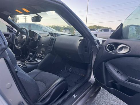 Used 2010 Nissan 370Z Touring RWD image 8