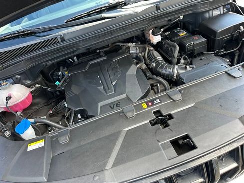 Used 2024 Kia Carnival LX image 21