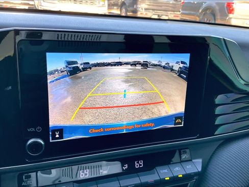 Used 2025 Toyota Camry SE w/ Convenience Package image 27