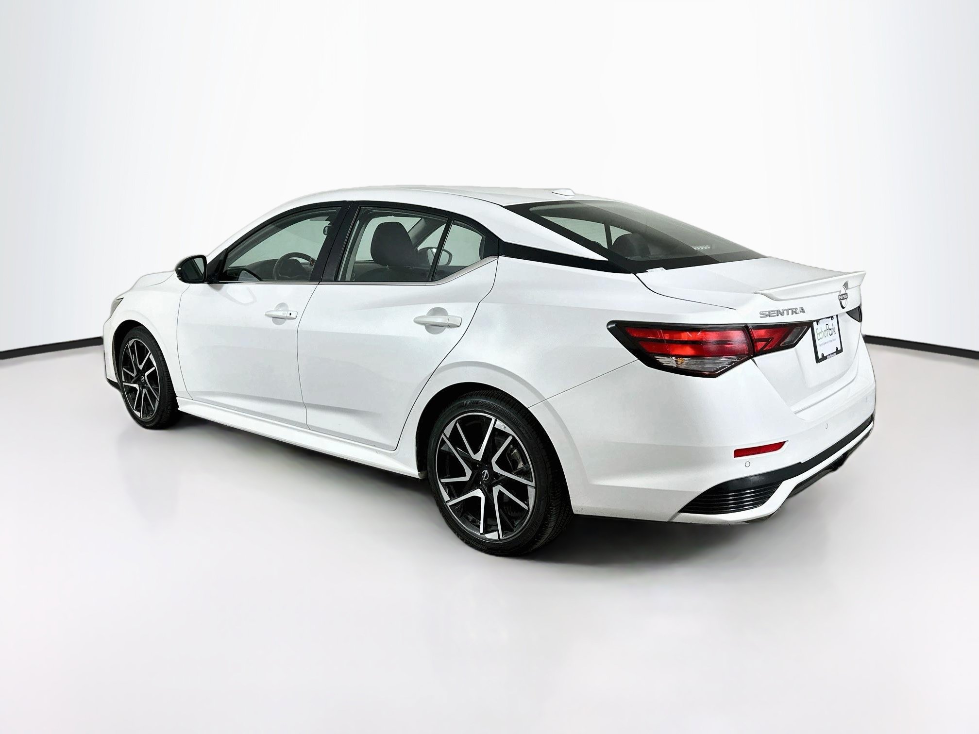 Used 2025 Nissan Sentra SR FWD image 5