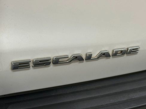 Used 2017 Cadillac Escalade Platinum image 13