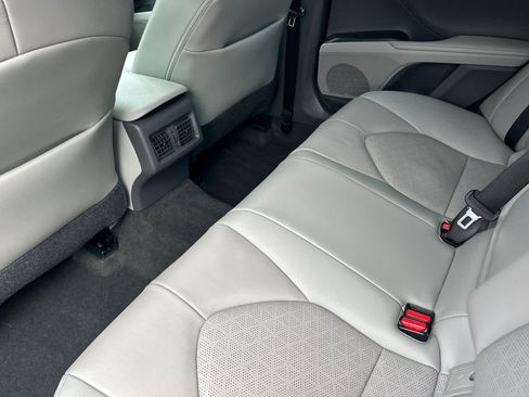 Used 2021 Toyota Camry XSE image 4