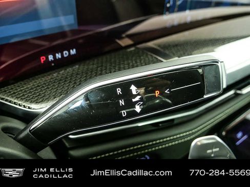 Certified 2025 Cadillac Escalade V w/ LPO, ONYX Package AWD/4WD image 17