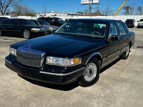 Used 1997 Lincoln Town Car Executive image 19