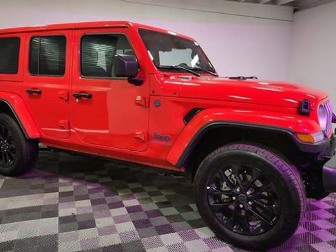 Used 2025 Jeep Wrangler Unlimited Sahara w/ Safety Group AWD/4WD image 1