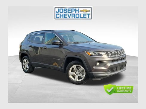 Used 2024 Jeep Compass Latitude AWD/4WD image 1