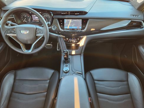 Used 2024 Cadillac XT6 Sport w/ Platinum Package image 35