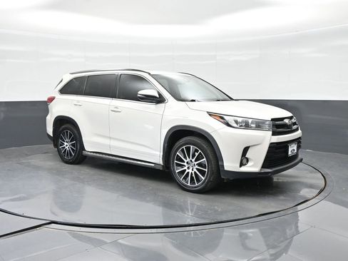 Used 2018 Toyota Highlander SE FWD image 11