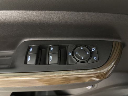 Used 2023 GMC Acadia SLE w/ Driver Convenience Package image 10