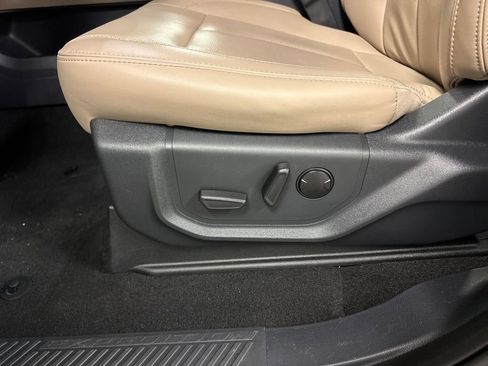 Used 2023 Ford Expedition XLT image 26