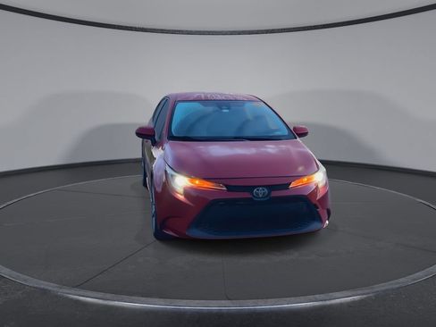 Used 2020 Toyota Corolla LE FWD image 3