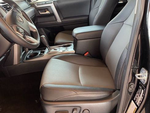 Used 2022 Toyota 4Runner SR5 Premium image 32