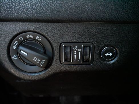 Used 2013 Chrysler 300 C w/ Light Group image 26