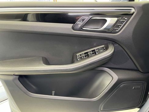 Used 2022 Porsche Macan image 36