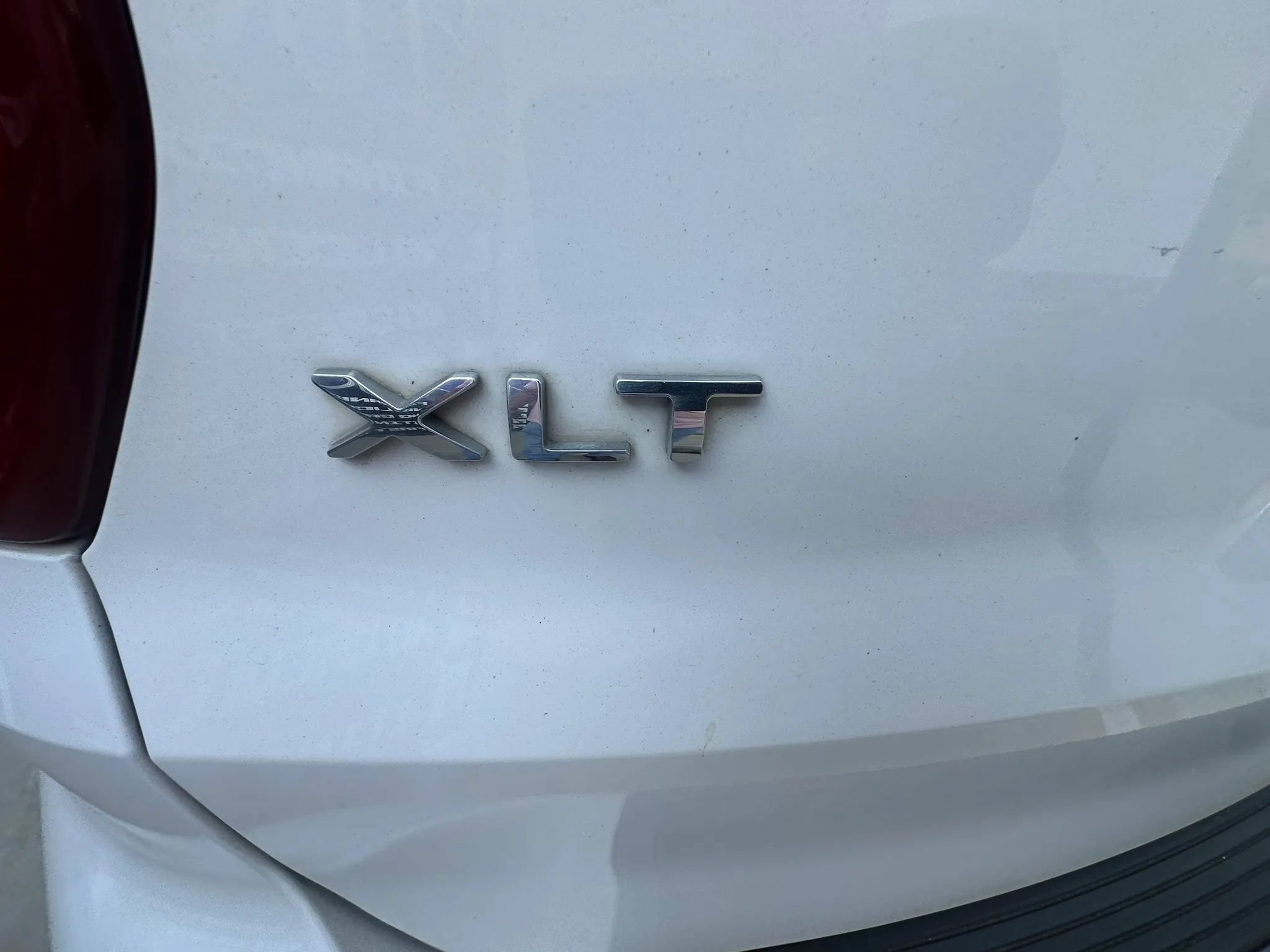 Used 2018 Ford Explorer XLT w/ Equipment Group 202A FWD image 19