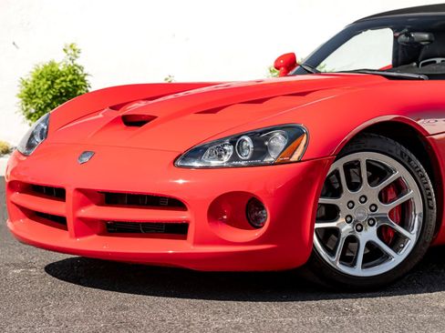 Used 2004 Dodge Viper SRT-10 RWD image 2