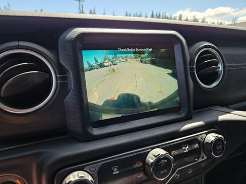 Used 2021 Jeep Wrangler Unlimited Sahara w/ Uconnect 4C Nav & Sound Group AWD/4WD image 34