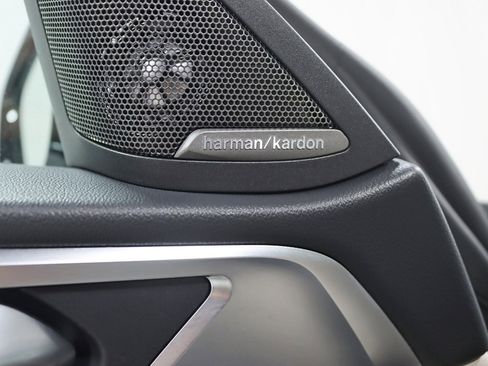 Used 2022 BMW i4 eDrive40 w/ M Sport Package image 32