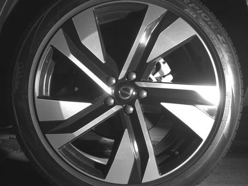 Certified 2024 Volvo XC40 B5 Plus w/ Protection Package Premier image 43