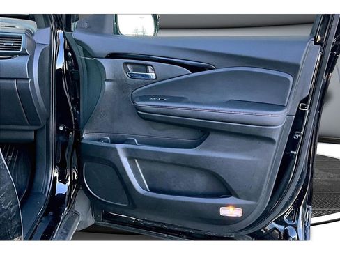 Used 2025 Honda Ridgeline Black Edition image 21