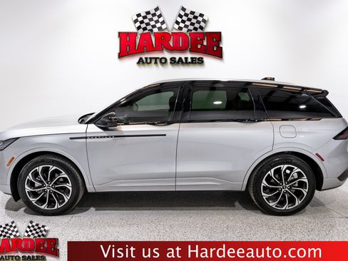 Used 2024 Lincoln Nautilus Reserve w/ Equipment Group 202A AWD/4WD image 1