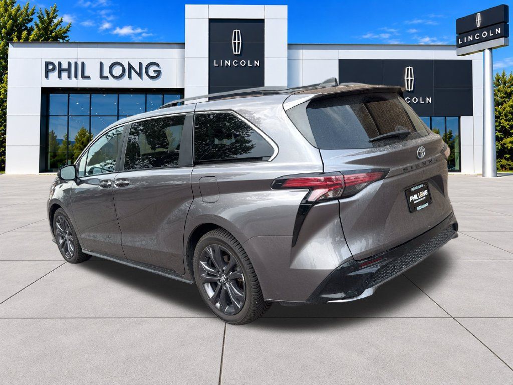 Used 2022 Toyota Sienna XSE w/ XSE Plus Package FWD image 6