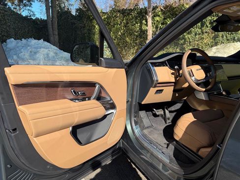 New 2026 Land Rover Range Rover SE image 9