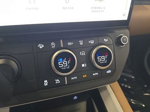 New 2026 Land Rover Defender 110 X-Dynamic SE AWD/4WD image 17