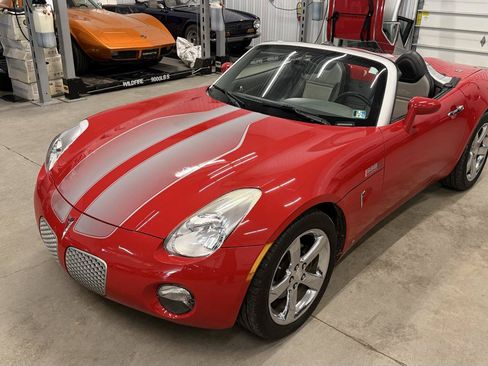 Used 2008 Pontiac Solstice Convertible w/ Premium Package RWD image 3