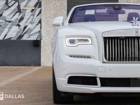 Used 2019 Rolls-Royce Dawn RWD image 4