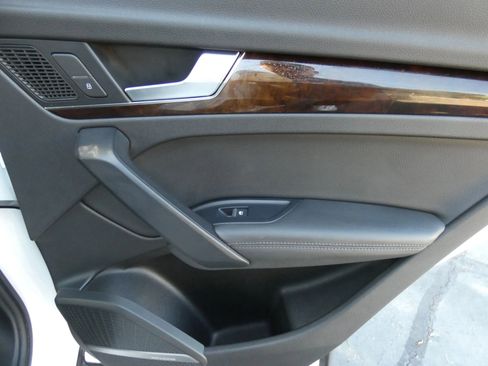 Used 2019 Audi Q5 2.0T Premium Plus w/ Premium Plus Package image 40