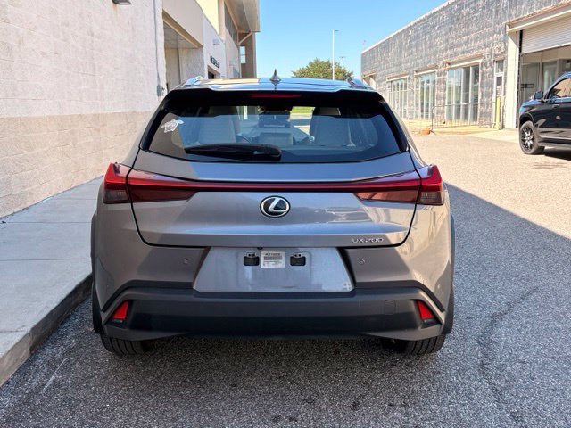 Used 2019 Lexus UX 200 w/ Premium Package FWD image 5