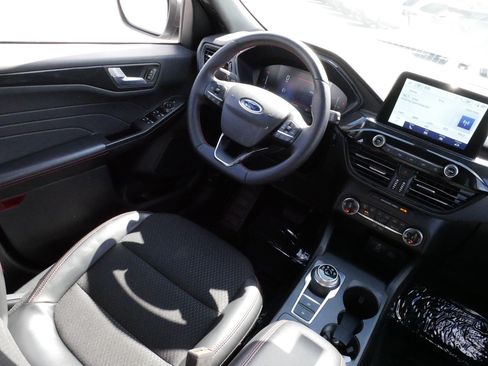 Used 2025 Ford Escape ST-Line AWD/4WD image 9