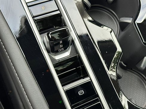 Used 2025 Volkswagen Atlas SE w/ Panoramic Sunroof Package image 21