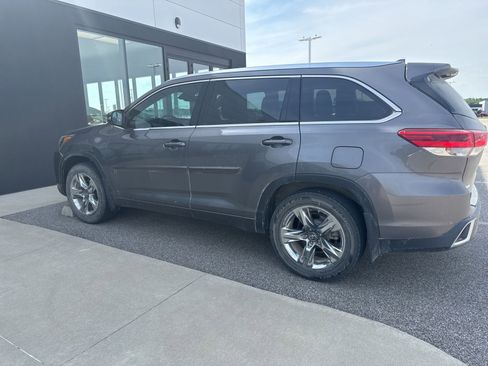 Used 2018 Toyota Highlander Limited Platinum AWD/4WD image 4